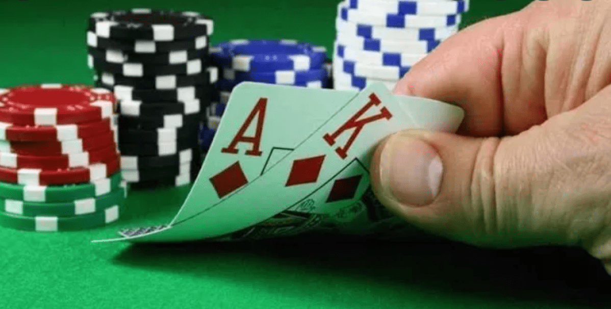  Phuong thuc doan bai doi thu dinh cao tren ban choi Poker
