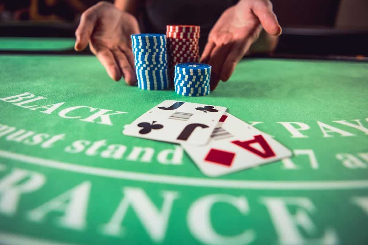 Bí quyết thành công trong việc tách bài trong Blackjack trực tuyến là gì?