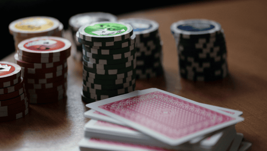 Vị trí ngồi có quyết định thắng thua khi chơi Poker hay không?