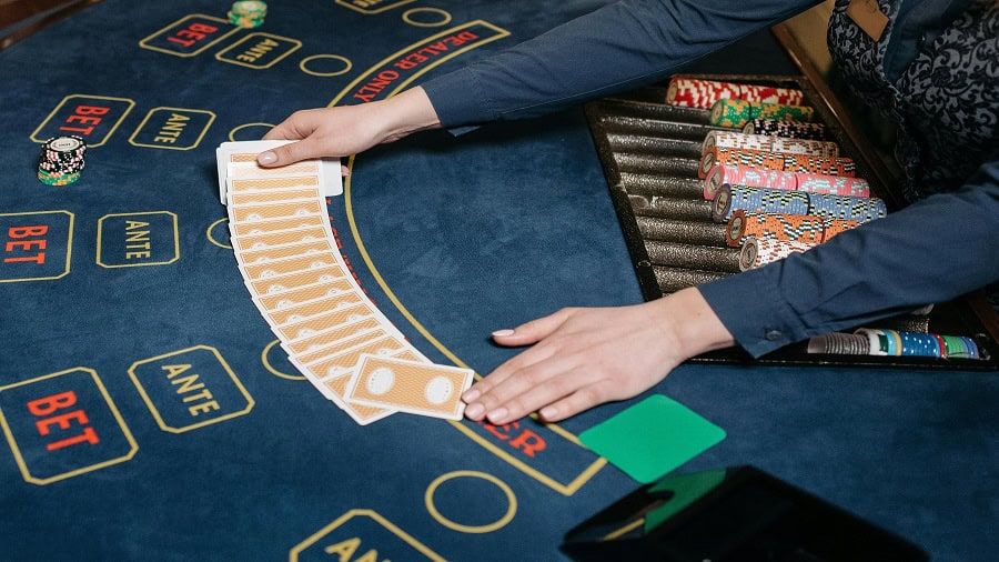 Chia sẻ cách thức để người chơi kiếm tiền từ bài Baccarat dễ nhất